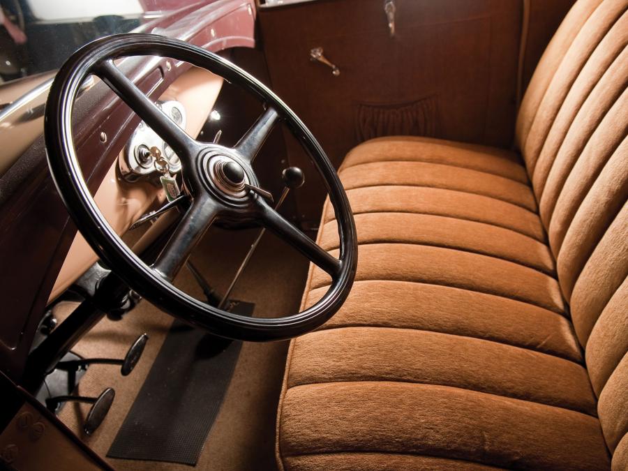  Ford Model A 5-Window Coupe 1930 года  (фото 11 из 16)